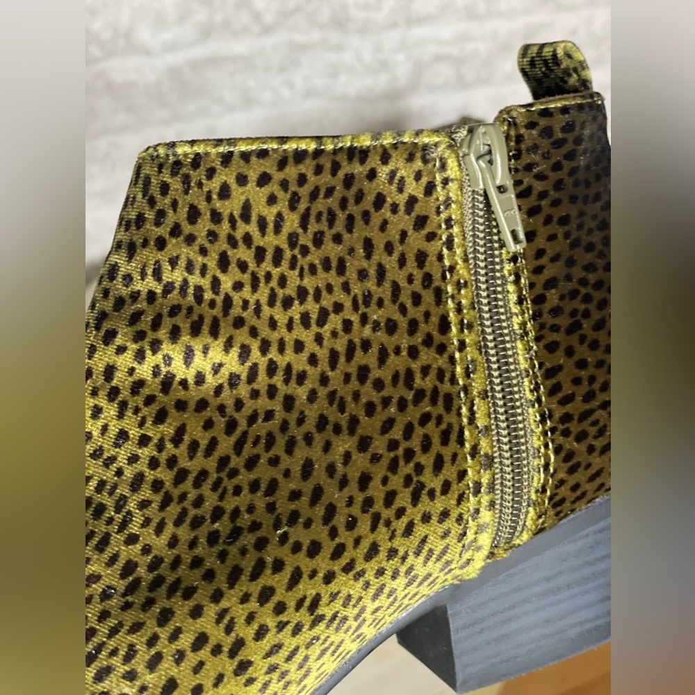 Leopard goldish/green bootie